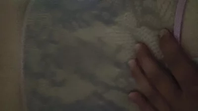骚货说：隔壁有人不能让他们听到我叫床